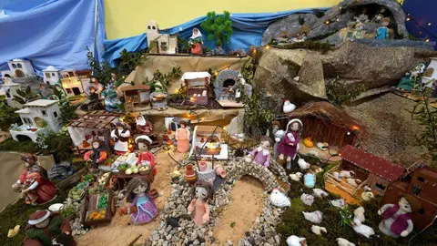 Vecinos de las diferentes localidades del municipio leonés mantienen viva la tradición del Belén y engalanan sus plazas con luces y grandes árboles de Navidad en Villamor de Órbigo, Villavante, San Martín del Camino y Sardonedo.