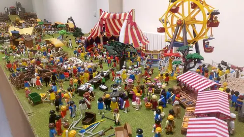 Vecinos de las diferentes localidades del municipio leonés mantienen viva la tradición del Belén y engalanan sus plazas con luces y grandes árboles de Navidad en Villamor de Órbigo, Villavante, San Martín del Camino y Sardonedo.