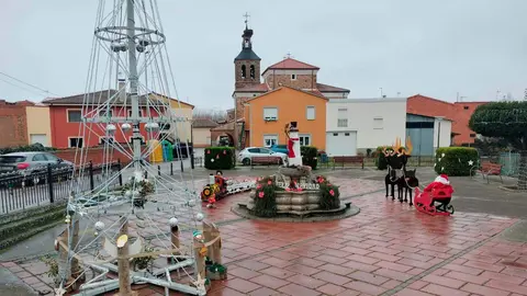 Vecinos de las diferentes localidades del municipio leonés mantienen viva la tradición del Belén y engalanan sus plazas con luces y grandes árboles de Navidad en Villamor de Órbigo, Villavante, San Martín del Camino y Sardonedo.