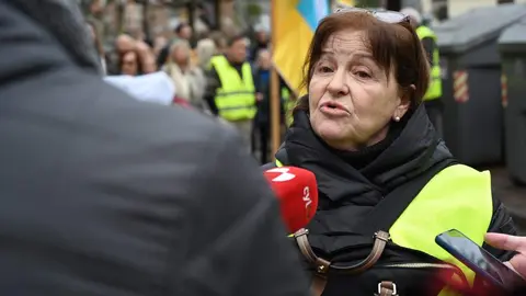 Corte de tráfico reivindicativo de la Plataforma en Defensa del Feve este sábado en Padre Isla. Foto: Peio García.