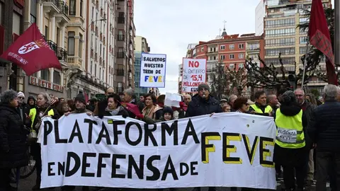 Corte de tráfico reivindicativo de la Plataforma en Defensa del Feve este sábado en Padre Isla. Foto: Peio García.