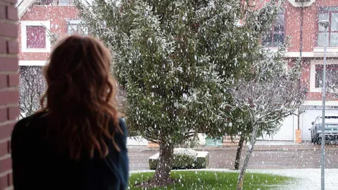 Nevada en la capital leonesa a primera hora del domingo. Foto: Peio García