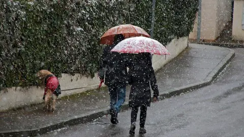 Nevada en la capital leonesa a primera hora del domingo. Foto: Peio García