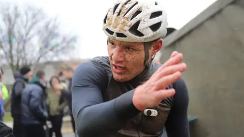 Villabalter celebró este domingo la carrera de bicis Haga Como Haga. Foto: Isaac Llamazares