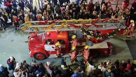 León capital ha vivido una de las tardes más esperadas del año con la Gran Cabalgata de los Reyes Magos. A pesar de las bajas temperaturas, miles de personas se concentraron desde primeras horas de la tarde a lo largo del recorrido para acompañar a Melchor, Gaspar y Baltasar.