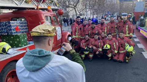 León capital ha vivido una de las tardes más esperadas del año con la Gran Cabalgata de los Reyes Magos. A pesar de las bajas temperaturas, miles de personas se concentraron desde primeras horas de la tarde a lo largo del recorrido para acompañar a Melchor, Gaspar y Baltasar. Fotos: Peio García
