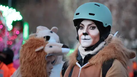 León capital ha vivido una de las tardes más esperadas del año con la Gran Cabalgata de los Reyes Magos. A pesar de las bajas temperaturas, miles de personas se concentraron desde primeras horas de la tarde a lo largo del recorrido para acompañar a Melchor, Gaspar y Baltasar. Fotos: Peio García