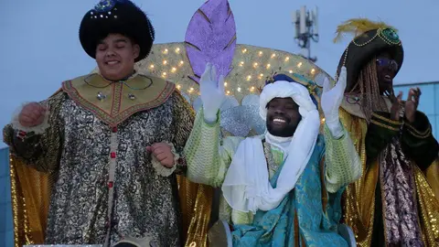 León capital ha vivido una de las tardes más esperadas del año con la Gran Cabalgata de los Reyes Magos. A pesar de las bajas temperaturas, miles de personas se concentraron desde primeras horas de la tarde a lo largo del recorrido para acompañar a Melchor, Gaspar y Baltasar. Fotos: Peio García