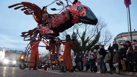 León capital ha vivido una de las tardes más esperadas del año con la Gran Cabalgata de los Reyes Magos. A pesar de las bajas temperaturas, miles de personas se concentraron desde primeras horas de la tarde a lo largo del recorrido para acompañar a Melchor, Gaspar y Baltasar. Fotos: Peio García