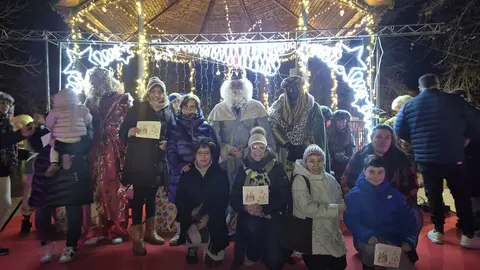 La noche más mágica del año se vivió este domingo en Valencia de Don Juan con la visita de Sus Majestades los Reyes Magos de Oriente. Melchor, Gaspar y Baltasar hicieron las delicias de pequeños y mayores en una jornada cargada de ilusión, regalos y ambiente festivo.