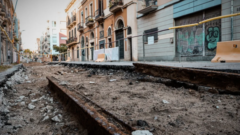 Barcelona: vías enterradas y que en su momento servían para el paso tranviario.