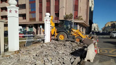 León: vías enterradas y que en su momento servían para el paso ferroviario.