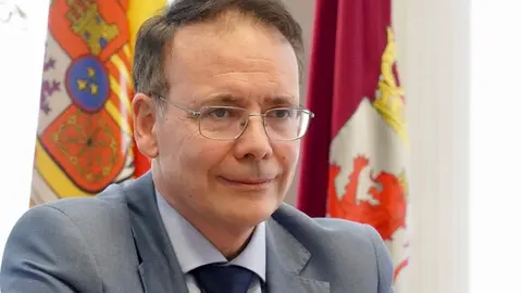 La vicepresidenta de la Junta y consejera de Familia e Igualdad de Oportunidades, Isabel Blanco, presenta la oferta de viajes del ''Club de los 60'' para 2026. Foto: Campillo.