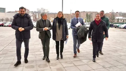 La vicepresidenta de la Junta y consejera de Familia e Igualdad de Oportunidades, Isabel Blanco, presenta la oferta de viajes del ''Club de los 60'' para 2026. Foto: Campillo.