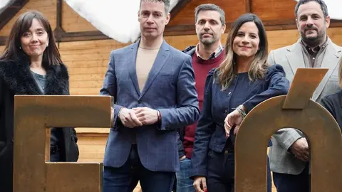 El PSOE presenta la candidatura de León para las elecciones autonómicas con la asistencia de los candidatos encabezados por Nuria Rubio, vicesecretaria general en Castilla y León, y por el secretario provincial, Javier Alfonso Cendón. Foto: Campillo.