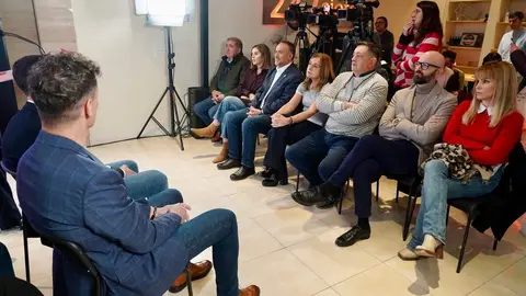 El PSOE presenta la candidatura de León para las elecciones autonómicas con la asistencia de los candidatos encabezados por Nuria Rubio, vicesecretaria general en Castilla y León, y por el secretario provincial, Javier Alfonso Cendón. Foto: Campillo.