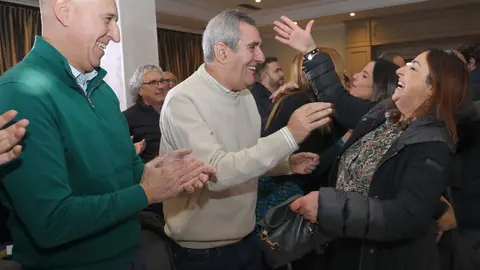 El PSOE de Castilla y León reúne en Palencia al Consejo de Alcaldes, en la imagen la nueva presidenta del Consejo, y alcaldesa de Palencia, Miriam Andrés, saluda a Julio Villarrubia y al alcalde de León, José Antonio Diez (I). Foto: Brágimo.