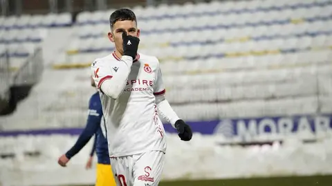 En un duelo marcado por la nieve, que obligó a retrasar el inicio del encuentro, un gol de Chacón marcó de inicio el partido entre Andorra y Cultural.