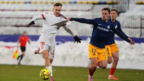 En un duelo marcado por la nieve, que obligó a retrasar el inicio del encuentro, un gol de Chacón marcó de inicio el partido entre Andorra y Cultural.