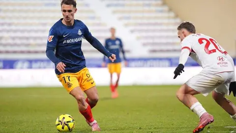 En un duelo marcado por la nieve, que obligó a retrasar el inicio del encuentro, un gol de Chacón marcó de inicio el partido entre Andorra y Cultural.