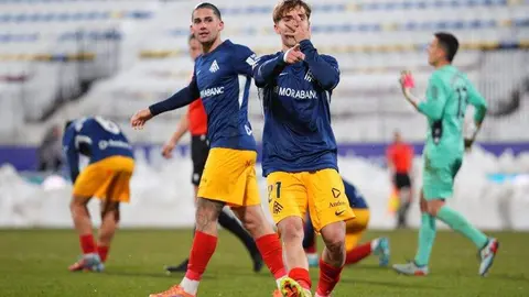 En un duelo marcado por la nieve, que obligó a retrasar el inicio del encuentro, un gol de Chacón marcó de inicio el partido entre Andorra y Cultural.