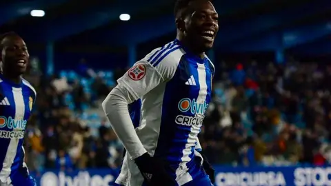 La Ponferradina rompió su mala racha de resultados y Nafti sumó su primera victoria como entrenador blanquiazul gracias a los goles de Borja Vázquez y Keita.