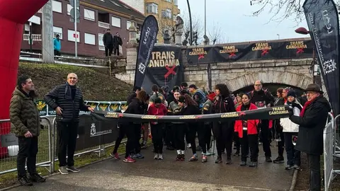 Cerca de 800 corredores, andarines y marchadores se lanzan a la aventura en la Transcandamia 2026. Foto: Ayuntamiento de León.