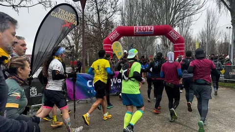Cerca de 800 corredores, andarines y marchadores se lanzan a la aventura en la Transcandamia 2026. Foto: Ayuntamiento de León.