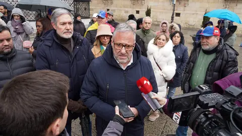 La Asociación de venezolanos integrados en León convocan una concentración para reclamar respeto a la soberanía del pueblo y pedir un juicio contra Nicolás Maduro. Foto: Campillo.