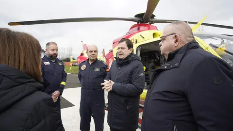 El presidente de la Junta de Castilla y León, Alfonso Fernández Mañueco, durante la presentación de las mejoras en transporte de emergencias sanitarias. Foto: César Sánchez.