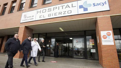 El presidente de la Junta de Castilla y León, Alfonso Fernández Mañueco, durante la presentación de las mejoras en transporte de emergencias sanitarias. Foto: César Sánchez.