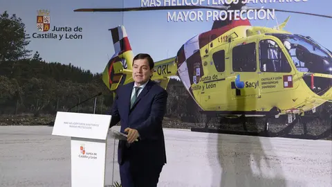 El presidente de la Junta de Castilla y León, Alfonso Fernández Mañueco, durante la presentación de las mejoras en transporte de emergencias sanitarias. Foto: César Sánchez.
