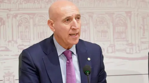 El alcalde de León, José Antonio Diez, presenta el XXIII Ciclo de Músicas Históricas de León junto al director del Centro Nacional de Difusión Musical (CNDM), Francisco José Lorenzo Fraile, la concejala de Acción y Promoción Cultural, Elena Aguado, y el doctor y profesor de Historia del Arte de la Universidad de León, César García. Foto: Campillo.