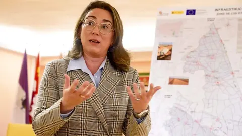 La consejera de Agricultura, Ganadería y Desarrollo Rural, María González Corral, presenta el resultado final del proceso de concentración parcelaria de la zona de Los Oteros. Foto: Campillo.