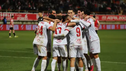 Una Cultural heroica cae en la prórroga ante el Athletic y se despide de la Copa con honor. El equipo de Ziganda firma una noche inolvidable en el Reino de León y obliga al Athletic a sudar hasta el último minuto (3-4) en los octavos de final. Fotos: Isaac Llamazares