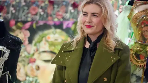 El alcalde de León, José Antonio Diez, inaugura la exposición ‘Cuéntame un cuadro’ junto a su autora, Rosana Largo, y a la concejala de Acción y Promoción Cultural, Elena Aguado. Foto: Campillo.