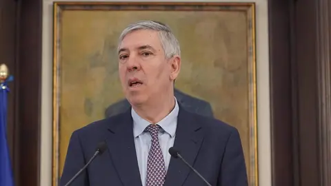 El presidente de la Junta de Castilla y León, Alfonso Fernández Mañueco; el presidente ejecutivo de Indra Group, Ángel Escribano; y el CEO de Indra Group, José Vicente de los Mozos, informan sobre el Plan de inversiones de Indra en Castilla y León y la colaboración de la administración autonómica. Foto: Rubén Cacho.