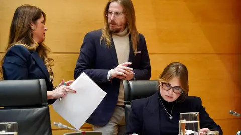 Comparecencia del consejero de Medio Ambiente, Vivienda y Ordenación del Territorio, Juan Carlos Suárez-Quiñones, ante la Comisión de esta área para informar sobre la gestión de la campaña de incendios 2025. Foto: Leticia Pérez