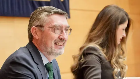 El director general de Patrimonio Natural y Política Forestal, José Ángel Arranz Sanz, comparece ante la Comisión de Medio Ambiente, Vivienda y Ordenación del Territorio en sesión extraordinaria para informar sobre la gestión de la campaña de incendios de 2025. Fotos: Eduardo Margareto