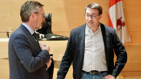 El director general de Patrimonio Natural y Política Forestal, José Ángel Arranz Sanz, comparece ante la Comisión de Medio Ambiente, Vivienda y Ordenación del Territorio en sesión extraordinaria para informar sobre la gestión de la campaña de incendios de 2025. Fotos: Eduardo Margareto