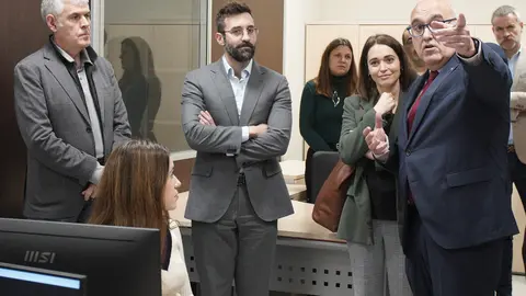 El secretario de Estado de Energía, Joan Groizard (C), durante la inauguración del Laboratorio de Ciberseguridad Industrial de Ciuden. Foto: César Sánchez.