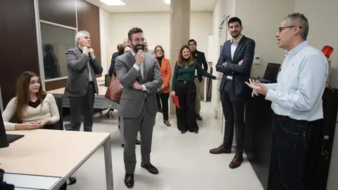 El secretario de Estado de Energía, Joan Groizard (C), durante la inauguración del Laboratorio de Ciberseguridad Industrial de Ciuden. Foto: César Sánchez.