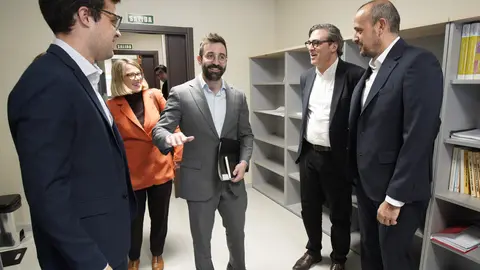 El secretario de Estado de Energía, Joan Groizard (C), junto a los representantes de la empresa RIC Energy, durante la reunión mantenida en la sede de Ciuden. Foto: César Sánchez.