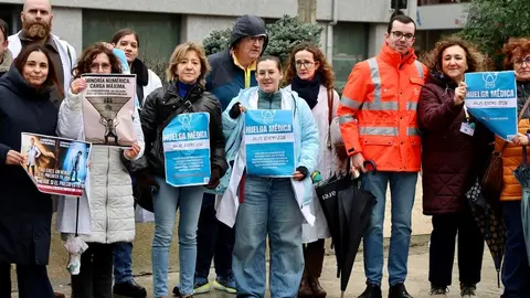 Concentración en León con motivo de la huelga de médicos para exigir un Estatuto propio que regule sus condiciones laborales y reconozca las particularidades de la profesión. Foto: Campillo.