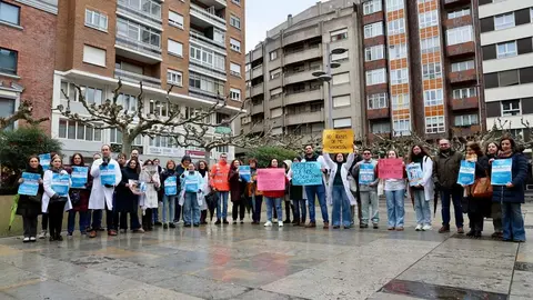 Concentración en León con motivo de la huelga de médicos para exigir un Estatuto propio que regule sus condiciones laborales y reconozca las particularidades de la profesión. Foto: Campillo.
