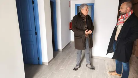 El delegado territorial de la Junta, Eduardo Diego; y el alcalde de Val de San Lorenzo, Alfonso Cordero, han visitado los trabajos.