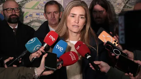 La vicepresidenta tercera del Gobierno y ministra para la Transición Ecológica y el Reto Demográfico, Sara Aagesen, visita el proyecto La Robla Green acompañada por el subdelegado del Gobierno Héctor Alaiz y el presidente de la Diputación, Gerardo Álvarez Courel. Foto: Peio García