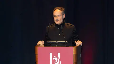 Álex Cooper, patrono de la Fundación Club 45, y Héctor Escobar, fundador de Espacio Factor en la Casona de San Feliz de Torío, fueron distinguidos este jueves con el Premio Cultura en el marco de los Premios Compromiso Heraldo de León, celebrados en el Auditorio de León con motivo del primer aniversario del diario digital. El galardón fue entregado por el diputado provincial de Cultura, Emilio Martínez Morán, en reconocimiento a la contribución de ambos al desarrollo cultural y artístico de la provincia. Fotos: cara A cara