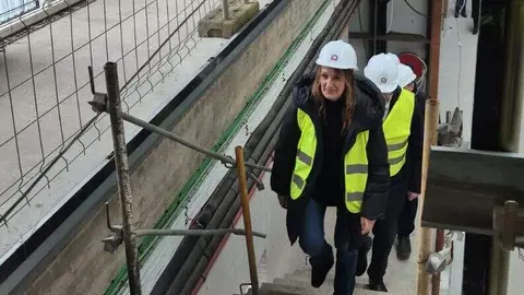 La consejera de Educación, Rocío Lucas, durante su visita las obras del nuevo Conservatorio Profesional de Música de León este viernes. Fotos: JCyL