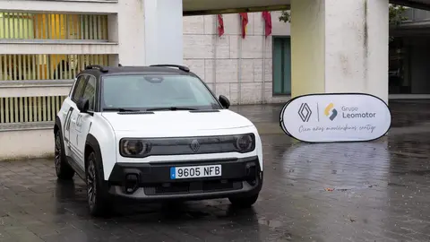 El periódico digital Heraldo de León reivindicó este jueves “el periodismo comprometido” durante la gala de celebración de su primer aniversario, para cuya conmemoración se procedió a la entrega de los I Premios Compromiso, con los que reconoció a personas e instituciones “referentes” en la provincia. El Auditorio Ciudad de León fue el lugar elegido para celebrar la gala que reunió a una nutrida representación de la sociedad leonesa con más de 400 invitados que llenaron el auditorio Ciudad de León y no quisieron perderse la celebración del primer año de vida de un medio que, tal y como se subrayó durante el evento, “nace y crece desde un propósito, una incuestionable vocación de servicio y un comprometido compromiso con la sociedad”. Fotos: cara A cara